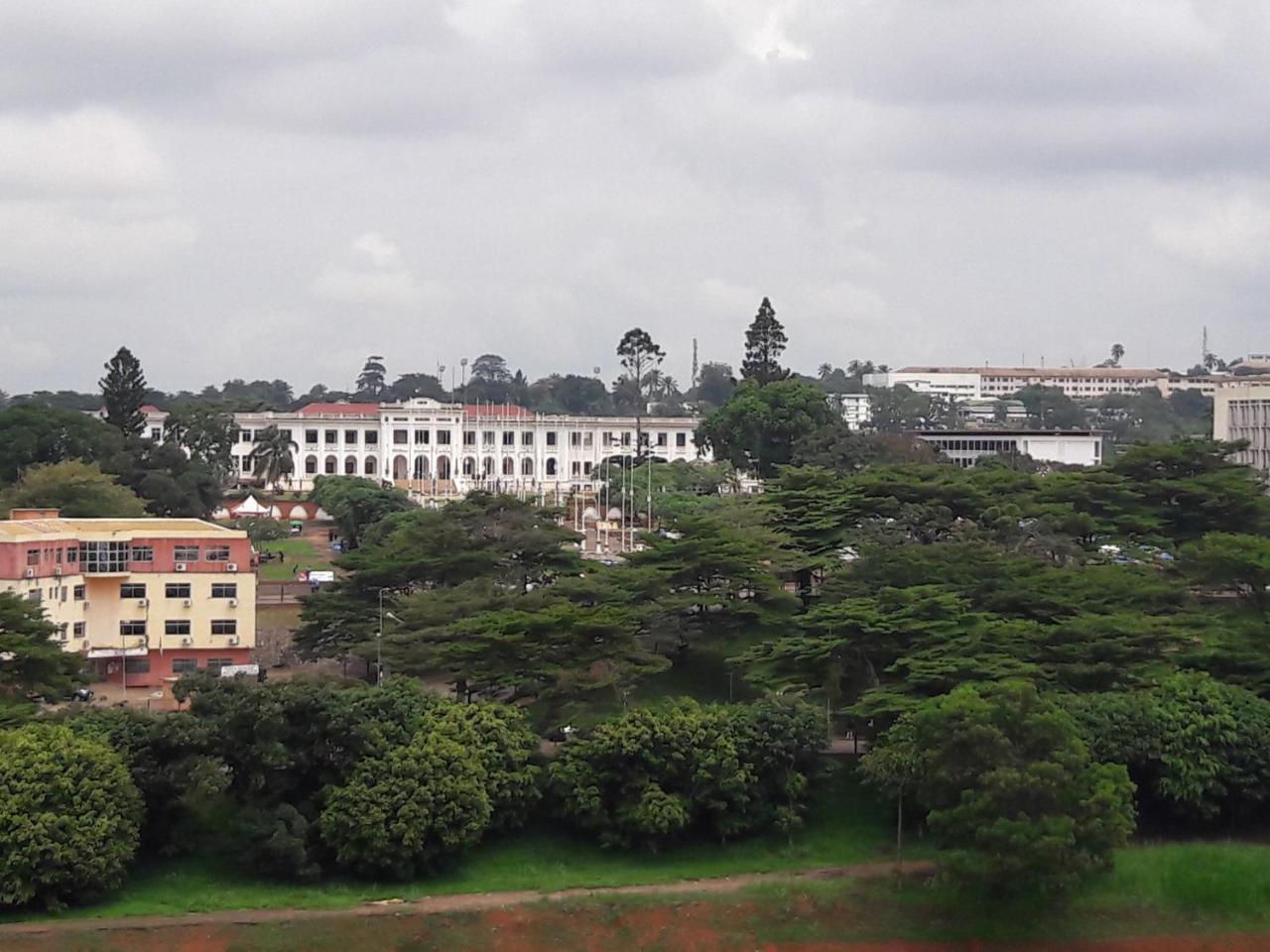 Djeug'Appart Hotel Yaoundé Exteriör bild